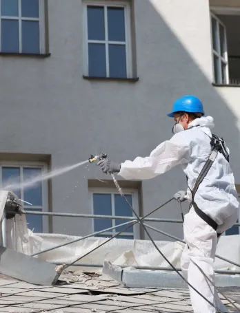 Stabilizácia eternitovej strechy pred demontážou