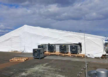 Filtračné jednotky a podtlakové zariadenia pri kontrolovanom pásme na odstraňovanie azbestu – letisko Praha